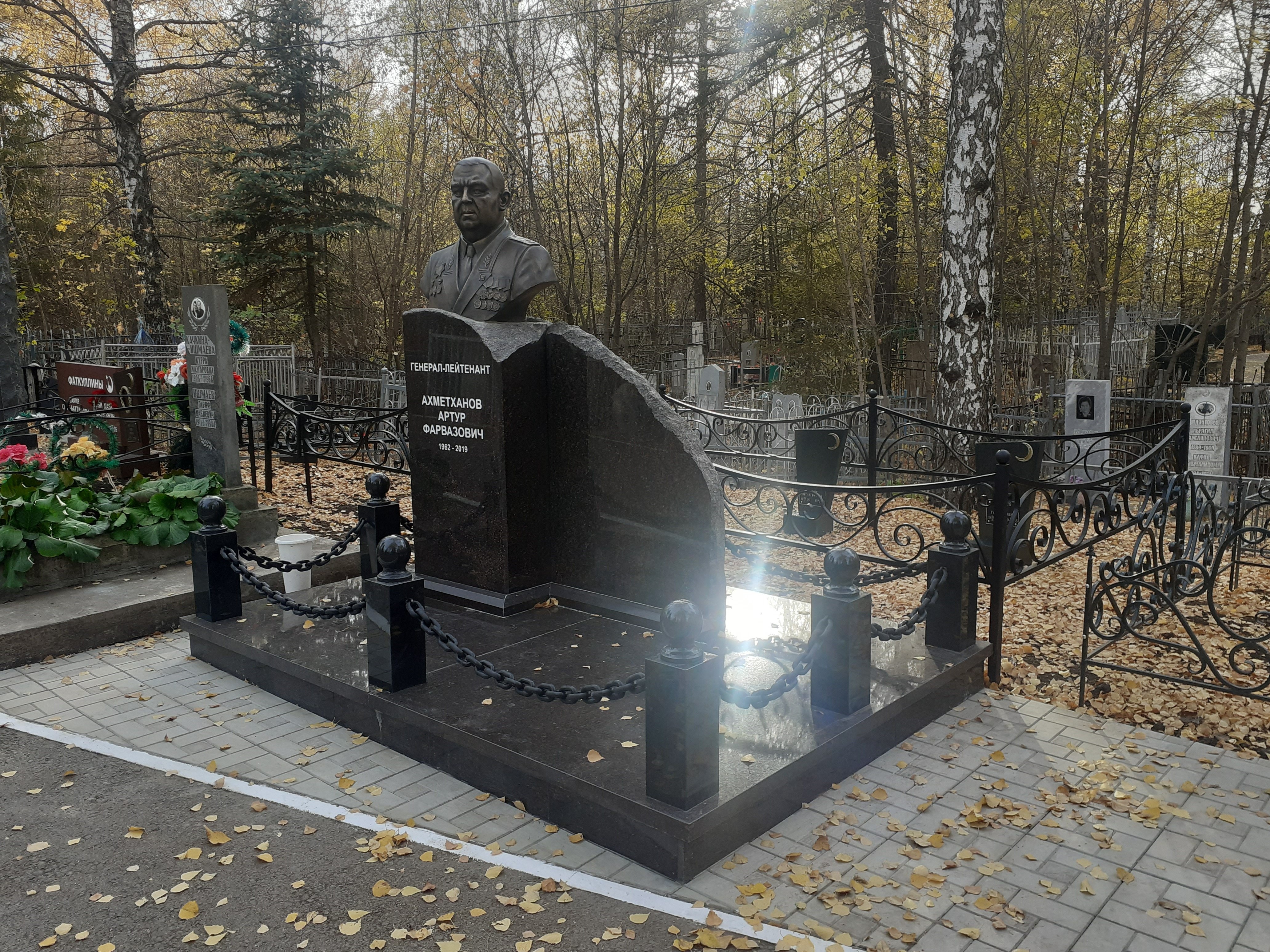 Мемориал Генералу Ахметханову