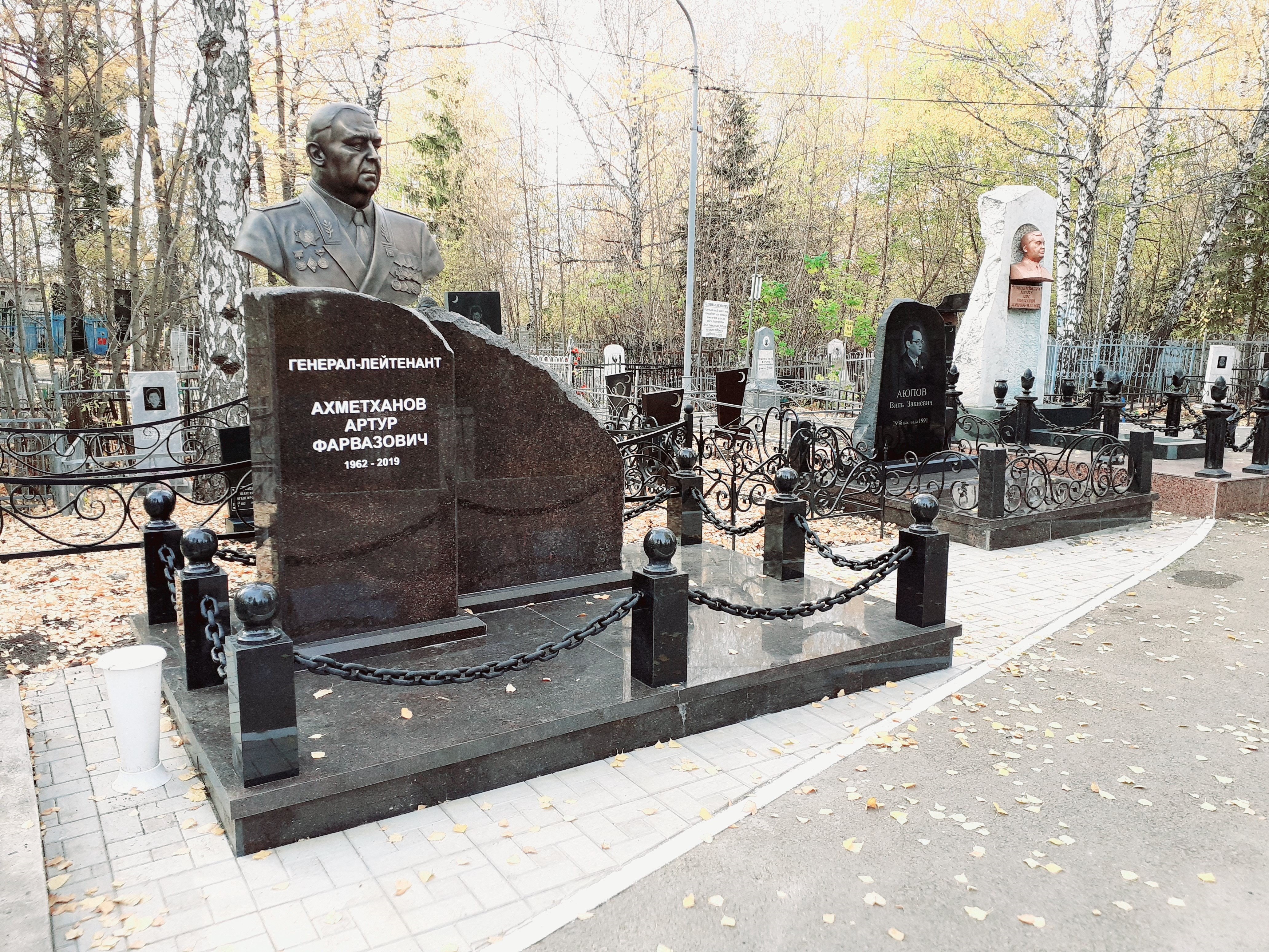 Мемориал Генералу Ахметханову